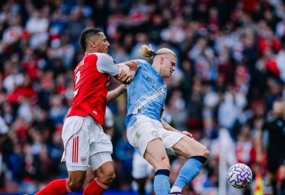 Merson đặt trọn niềm tin vào Arsenal, đồng thời dự đoán Chelsea sẽ vượt mặt Man City